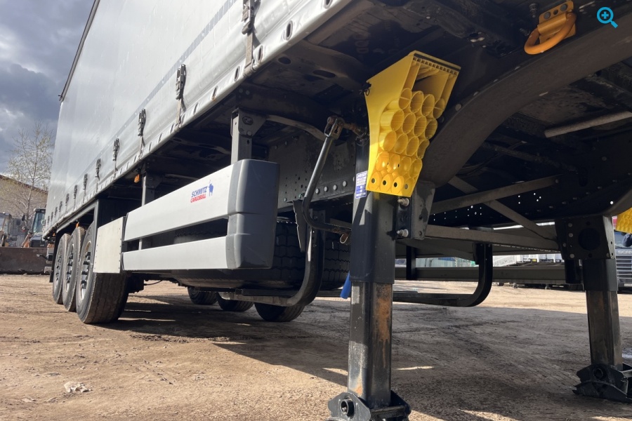 Шторный SCHMITZ Cargobull SCB*S3T
